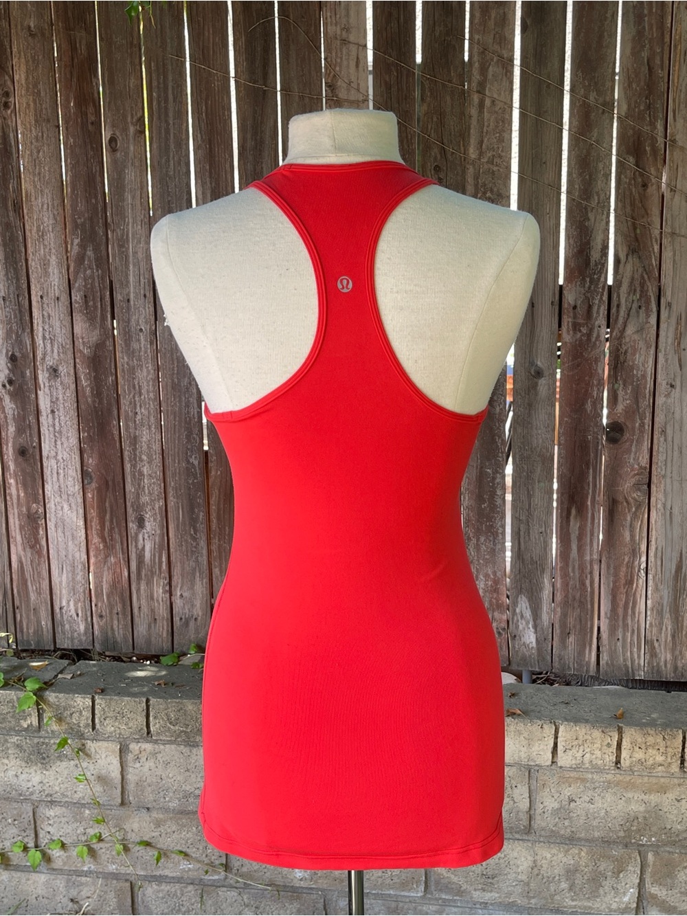 Lululemon tank top hip length red yoga Pilates gym outdoor activewear size 6